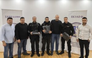 Read more about the article Χορηγία επιχειρησιακού εξοπλισμού προς τις ομάδες ΔΙ.ΑΣ. Δράμας και τους δικυκλιστές της Τροχαίας.