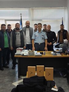 Read more about the article Παράδοση Επιχειρησιακού Εξοπλισμού από το Σωματείο Ειδικών Φρουρών Ανατολικής Μακεδονίας και Θράκης στις Υπηρεσίες Πρώτης Γραμμής Δ.Α. Καβάλας.