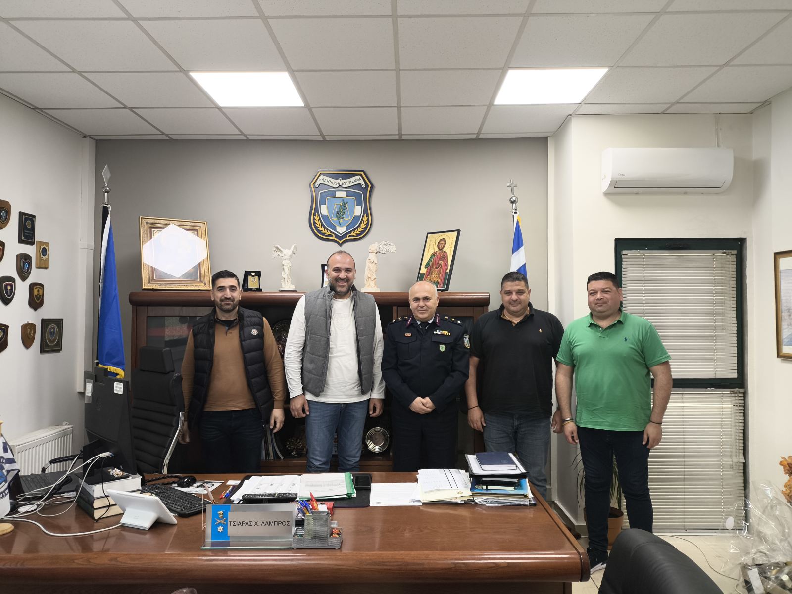 Read more about the article Επίσκεψη του Σωματείου Ειδικών Φρουρών Α.Μ.Θ. στο Αστυνομικό Μέγαρο Κομοτηνής με την Ηγεσία.